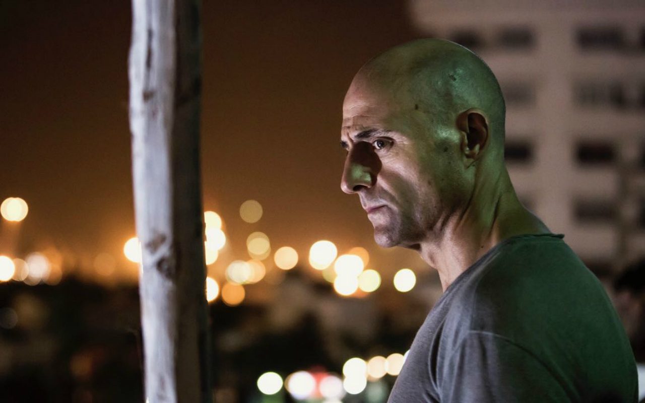 https://blog.neterra.tv/wp-content/uploads/2019/04/deep-state-first-look-mark-strong-as-max-easton-1280x800.jpg