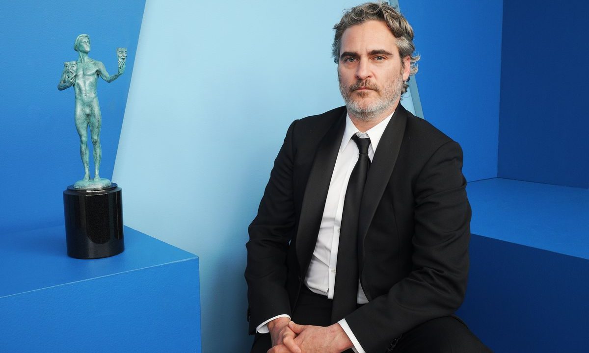 https://blog.neterra.tv/wp-content/uploads/2020/10/joaquin-phoenix-oscar-2020-wallpaper-hd-1200x720.jpg